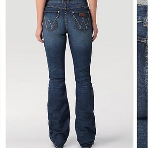 WOMEN'S WRANGLER RETRO® MAE JEAN IN MS WASH
